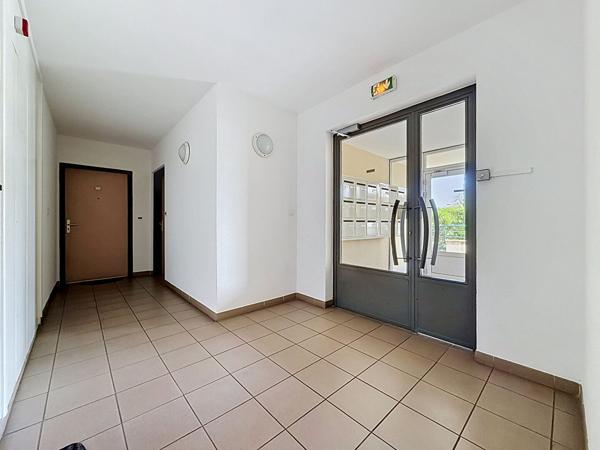 Appartement T2 avec Terrasse Garage et Stationnement