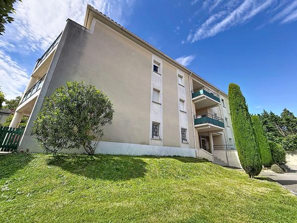 Appartement T2 avec Terrasse Garage et Stationnement
