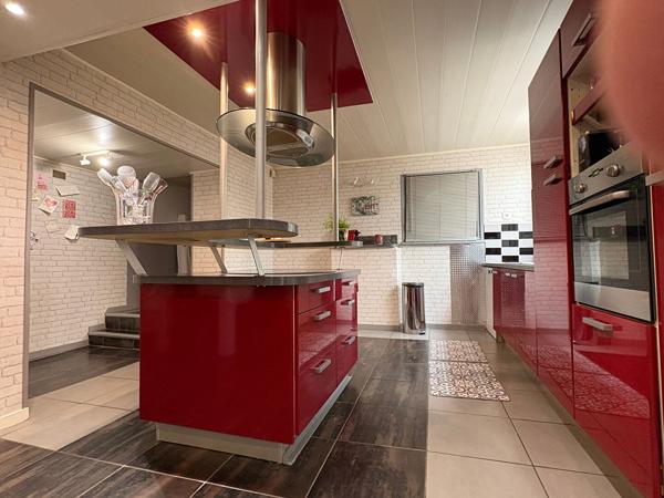 Maison Surgeres 5 pièce(s) 140m2