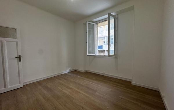 Vente Appartement P2 rénové(e) Marseille 5ème   
