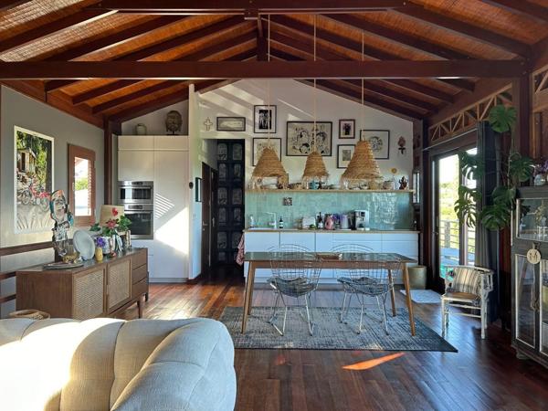 Authentique villa de style balinais avec trois logements indépendants d'environ 150 m² à Saint-Pierre