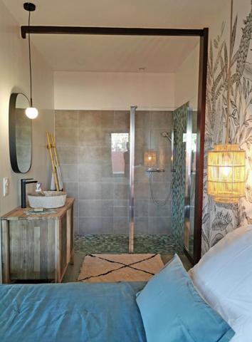 Authentique villa de style balinais avec trois logements indépendants d'environ 150 m² à Saint-Pierre