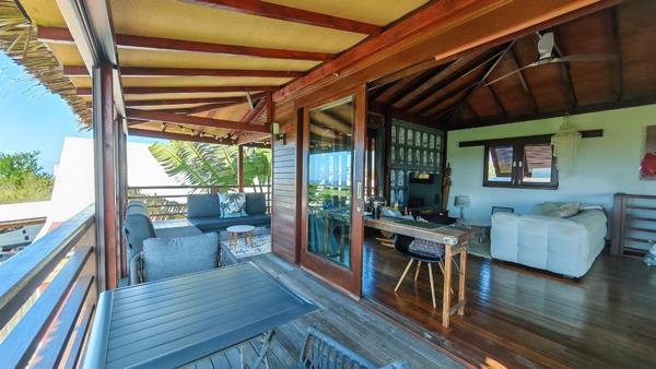 Authentique villa de style balinais avec trois logements indépendants d'environ 150 m² à Saint-Pierre