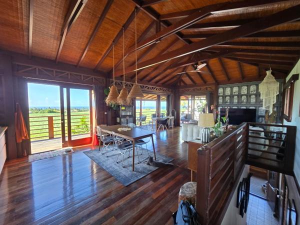 Authentique villa de style balinais avec trois logements indépendants d'environ 150 m² à Saint-Pierre