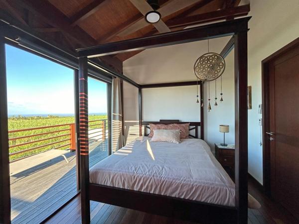 Authentique villa de style balinais avec trois logements indépendants d'environ 150 m² à Saint-Pierre