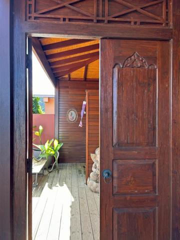 Authentique villa de style balinais avec trois logements indépendants d'environ 150 m² à Saint-Pierre