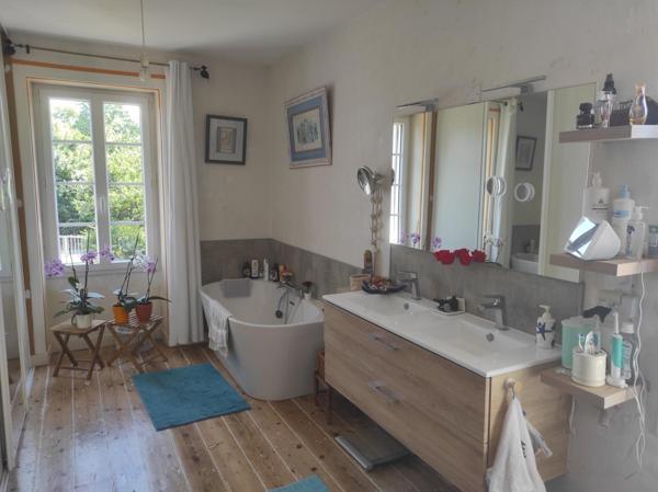 Maison à Surgères, 17700 - 4 pièces 123m²