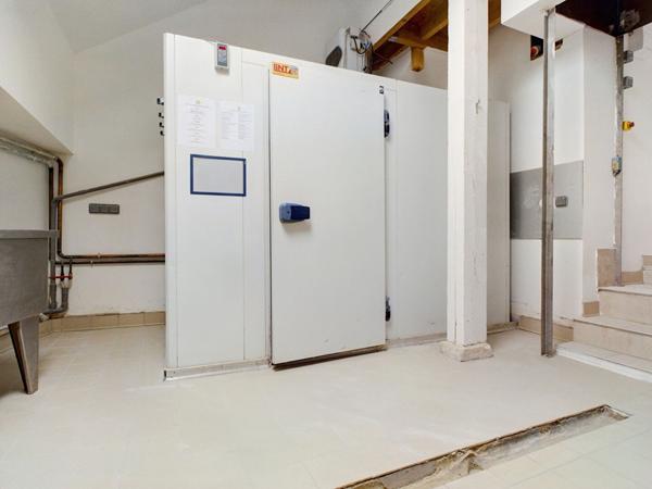 LOCAL COMMERCIAL - 210 m2