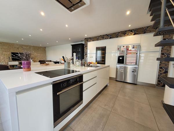 33440 Ambarès et Lagrave  - A VENDRE Maison en pierre 6 pièces 172 m²