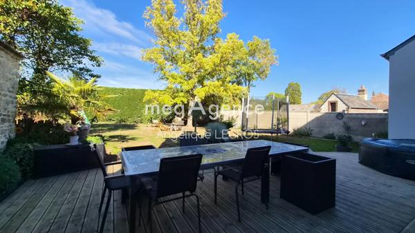 Maison à Le Mêle-sur-Sarthe, 61170 - 8 pièces 180m²