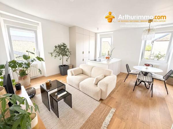 Vente                                                      Appartement
                        
                     3 pièces                      54 m2                     à Laval
