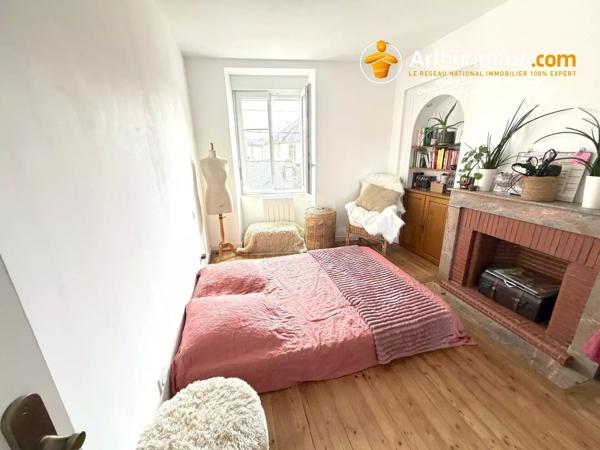 Vente                                                      Appartement
                        
                     3 pièces                      54 m2                     à Laval