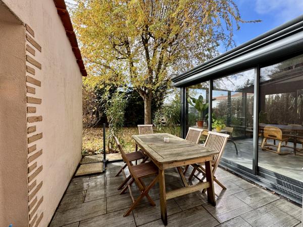 La Roche-sur-Yon (85000) Maison Familiale des années 60 - L'emplacement rêvé à La Roche sur Yon