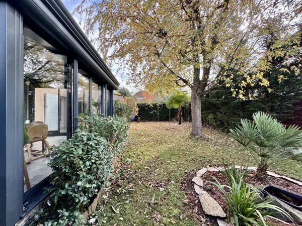 La Roche-sur-Yon (85000) Maison Familiale des années 60 - L'emplacement rêvé à La Roche sur Yon