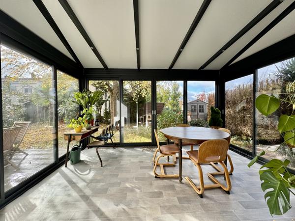 La Roche-sur-Yon (85000) Maison Familiale des années 60 - L'emplacement rêvé à La Roche sur Yon