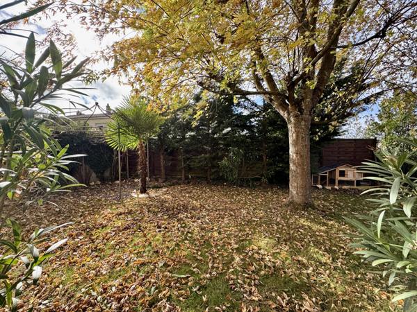 La Roche-sur-Yon (85000) Maison Familiale des années 60 - L'emplacement rêvé à La Roche sur Yon
