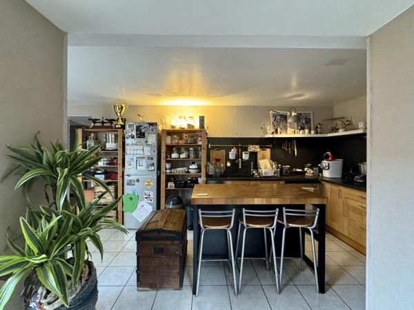 La Roche-sur-Yon (85000) Maison Familiale des années 60 - L'emplacement rêvé à La Roche sur Yon