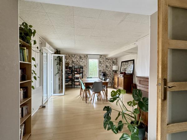 La Roche-sur-Yon (85000) Maison Familiale des années 60 - L'emplacement rêvé à La Roche sur Yon