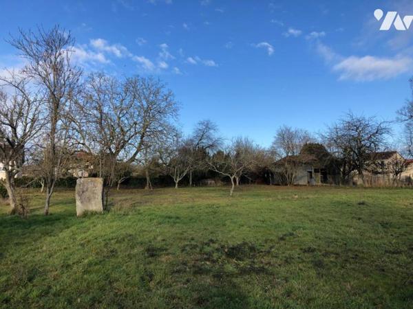 Au coeur de Rouille, terrain constructible de 2098 m²