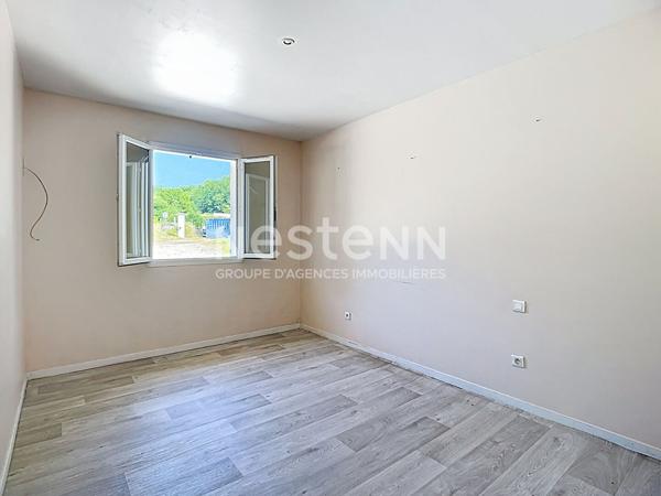 A vendre Maison de plain pieds 3 chambres avec piscine et parc de plus de 3000m²