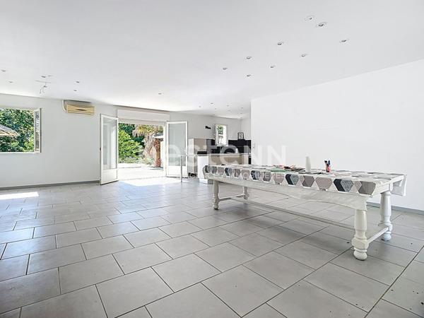 A vendre Maison de plain pieds 3 chambres avec piscine et parc de plus de 3000m²