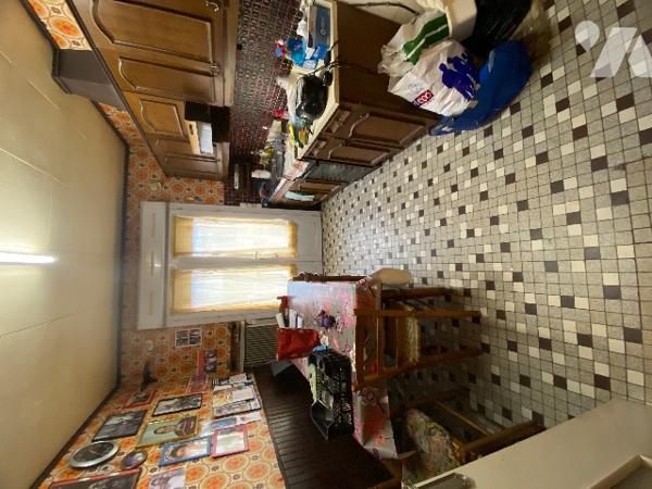 SAINT-PIERRE-LA-COUR :  EN PLEIN CENTRE BOURG maison 2 chambres sur 564 m² de terrain