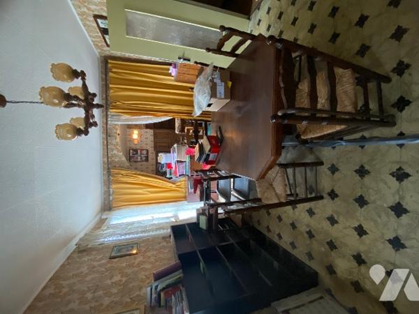 SAINT-PIERRE-LA-COUR :  EN PLEIN CENTRE BOURG maison 2 chambres sur 564 m² de terrain