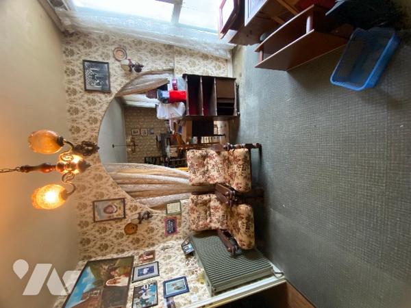 SAINT-PIERRE-LA-COUR :  EN PLEIN CENTRE BOURG maison 2 chambres sur 564 m² de terrain