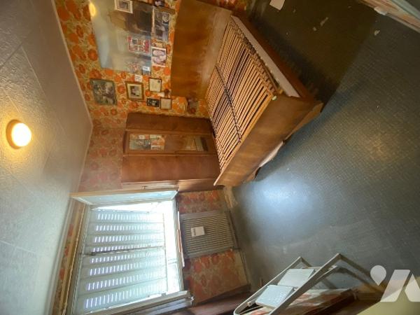 SAINT-PIERRE-LA-COUR :  EN PLEIN CENTRE BOURG maison 2 chambres sur 564 m² de terrain