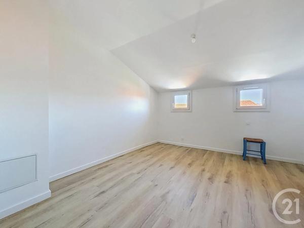 Maison à vendre  5 pièces - 107,23 m 2   ST RAPHAEL  - 83