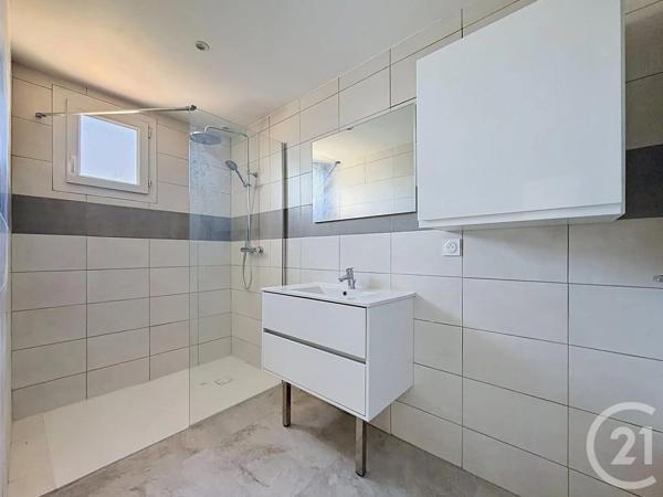 Maison à vendre  5 pièces - 107,23 m 2   ST RAPHAEL  - 83
