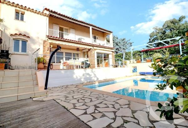 Maison à vendre  5 pièces - 107,23 m 2   ST RAPHAEL  - 83