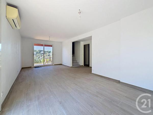 Maison à vendre  5 pièces - 107,23 m 2   ST RAPHAEL  - 83