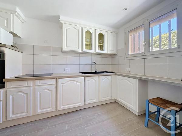 Maison à vendre  5 pièces - 107,23 m 2   ST RAPHAEL  - 83