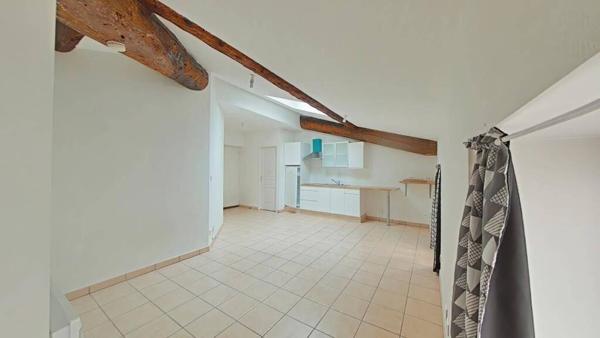 F2 Proximité FAC avec parking