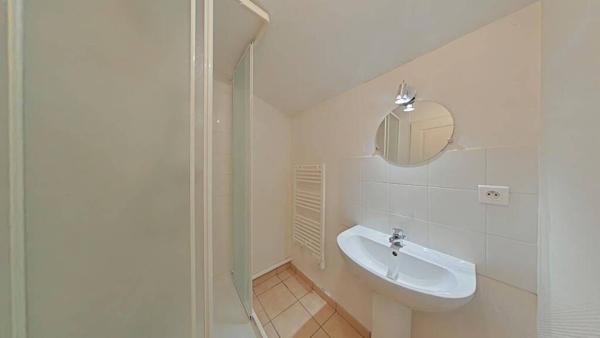 F2 Proximité FAC avec parking