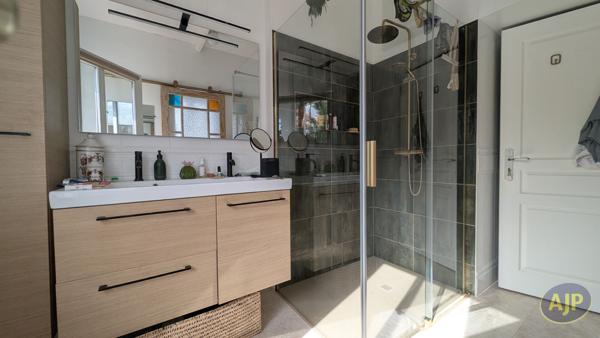 Maison à vendre L Aiguillon Sur Mer - 6 pièces, 130m² avec 4 chambre(s) à 529 000€ - L'Aiguillon la Presqu'Ile  - Agent Co David Billaud