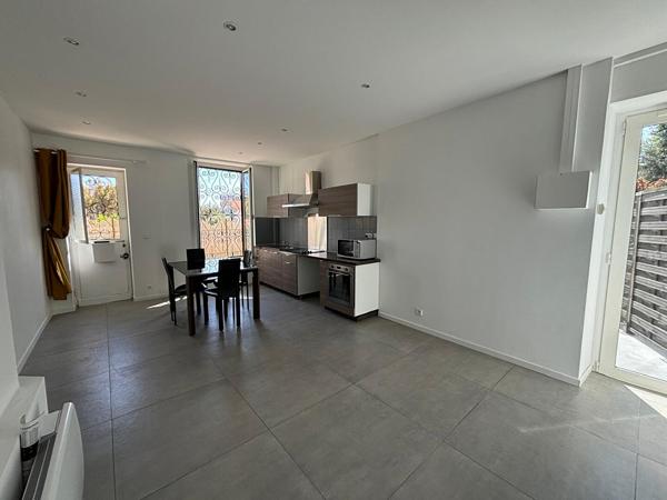 F2  rénové de 43M² avec 16M² de terrasse