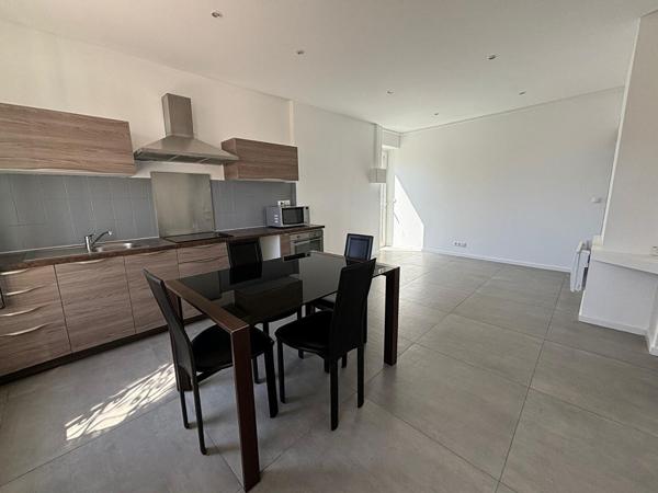 F2  rénové de 43M² avec 16M² de terrasse