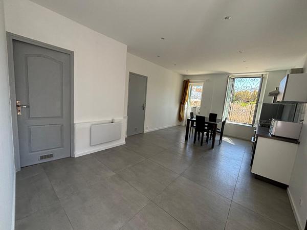 F2  rénové de 43M² avec 16M² de terrasse