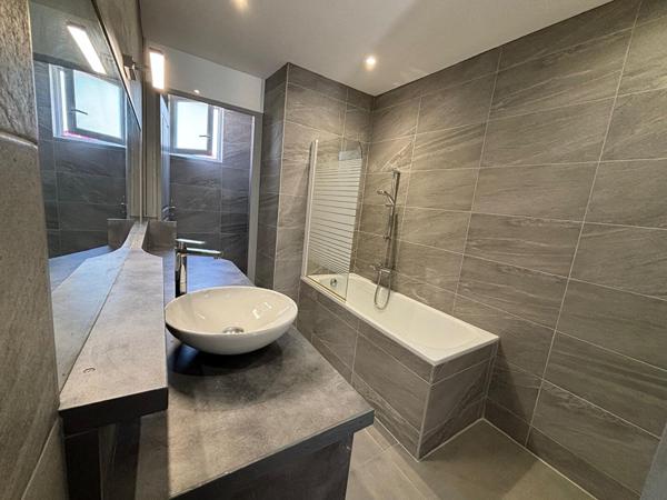 F2  rénové de 43M² avec 16M² de terrasse