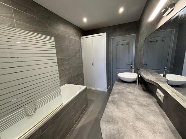F2  rénové de 43M² avec 16M² de terrasse