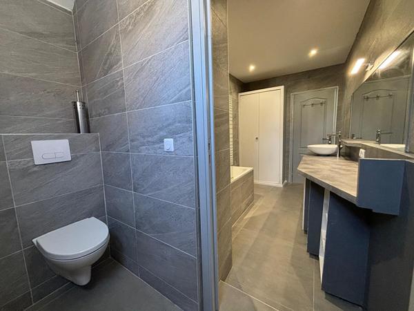 F2  rénové de 43M² avec 16M² de terrasse