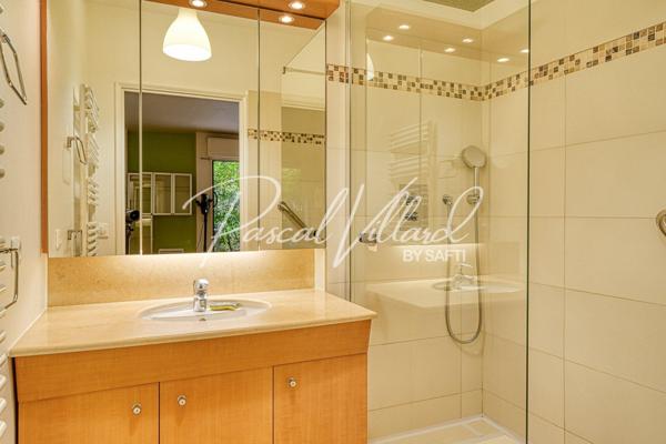 APPARTEMENT  - 2 PIÈCES 48 m2 - JARDIN PRIVATIF AVEC TERRASSE OMBRAGEE DE 75   m² SANS VIS-A-VIS