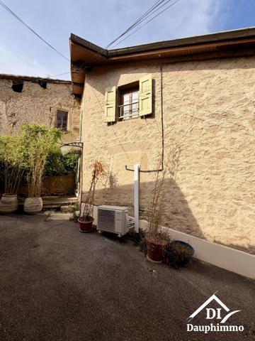 Maison de village en pierres