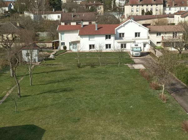 Maison 172 m² 7 pièces 4 chambres 2500 mètres carrés de terrain et  un hangar en dur 65 m2 de garage et 65 mètres carrés au niveau supérieur de stockage idéal pour un artisan