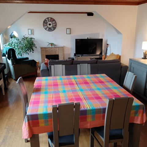 Maison 172 m² 7 pièces 4 chambres 2500 mètres carrés de terrain et  un hangar en dur 65 m2 de garage et 65 mètres carrés au niveau supérieur de stockage idéal pour un artisan