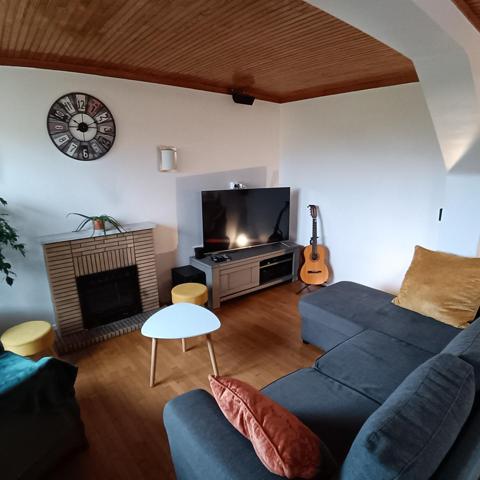 Maison 172 m² 7 pièces 4 chambres 2500 mètres carrés de terrain et  un hangar en dur 65 m2 de garage et 65 mètres carrés au niveau supérieur de stockage idéal pour un artisan