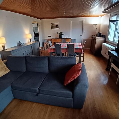 Maison 172 m² 7 pièces 4 chambres 2500 mètres carrés de terrain et  un hangar en dur 65 m2 de garage et 65 mètres carrés au niveau supérieur de stockage idéal pour un artisan