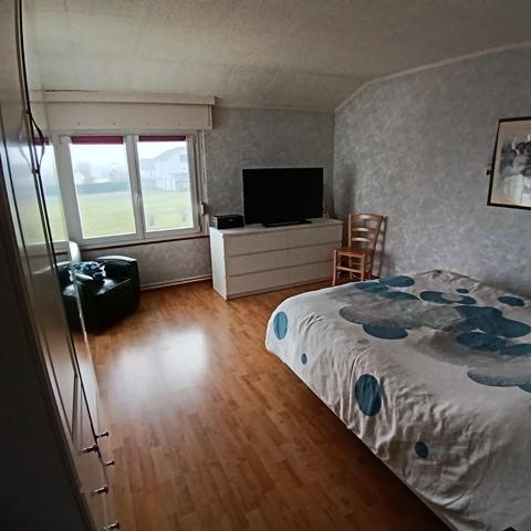 Maison 172 m² 7 pièces 4 chambres 2500 mètres carrés de terrain et  un hangar en dur 65 m2 de garage et 65 mètres carrés au niveau supérieur de stockage idéal pour un artisan